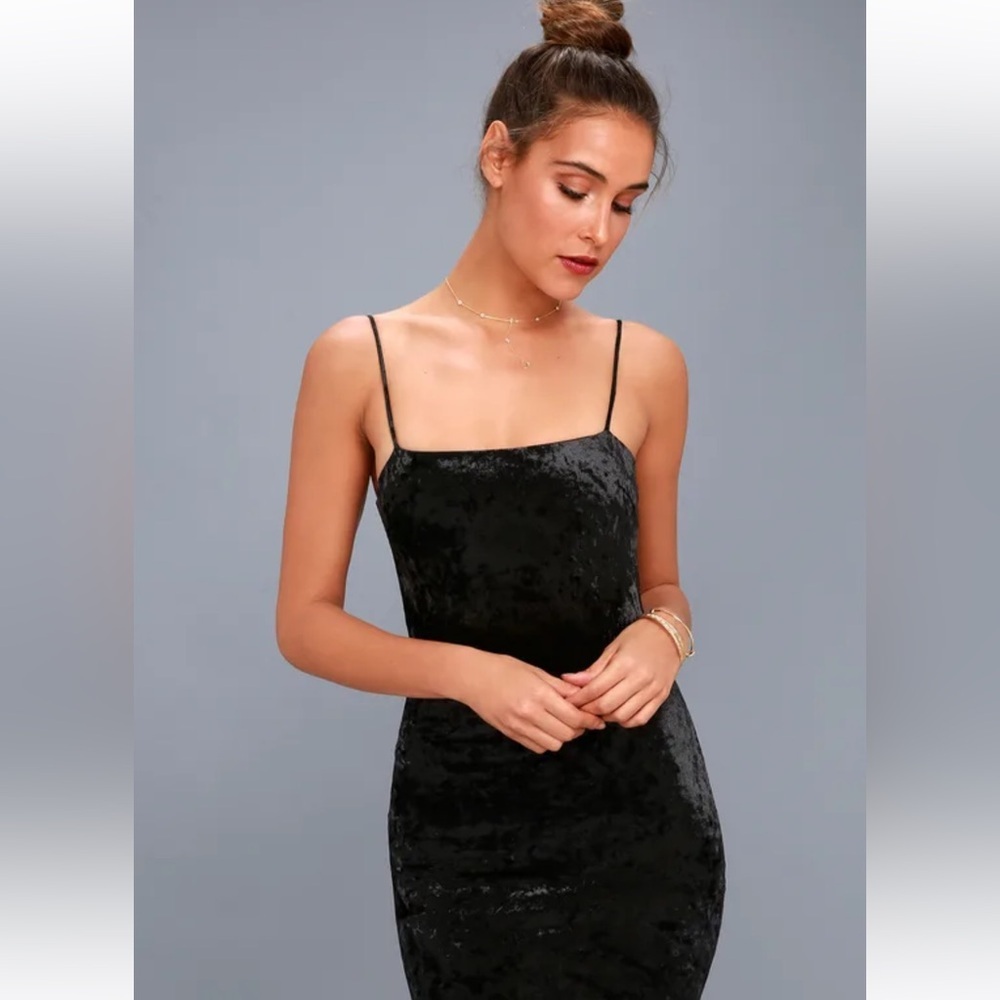 Lulu’s Black Crushed Velvet Bodycon Midi Dress